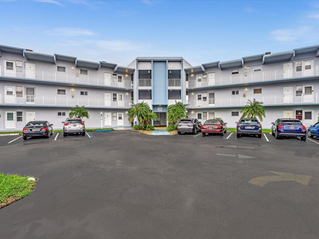 Photo of 2309 Park Lane #316, Hollywood, FL 33021 (MLS # B26077914)