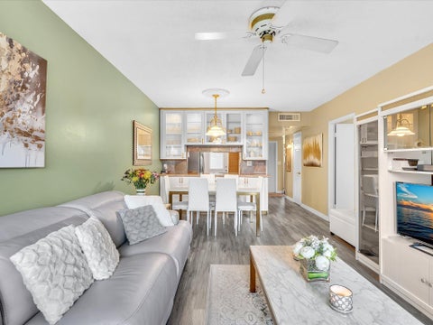 Tiny photo for 2309 Park Lane #316, Hollywood, FL 33021 (MLS # B26077914)
