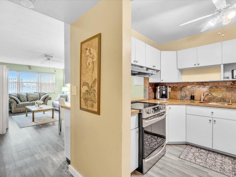 Tiny photo for 2309 Park Lane #316, Hollywood, FL 33021 (MLS # B26077914)
