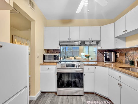 Tiny photo for 2309 Park Lane #316, Hollywood, FL 33021 (MLS # B26077914)
