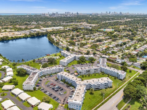 Tiny photo for 2309 Park Lane #316, Hollywood, FL 33021 (MLS # B26077914)