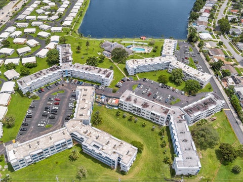 Tiny photo for 2309 Park Lane #316, Hollywood, FL 33021 (MLS # B26077914)