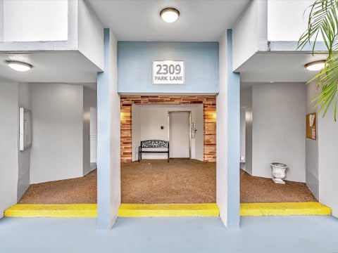 Tiny photo for 2309 Park Lane #316, Hollywood, FL 33021 (MLS # B26077914)