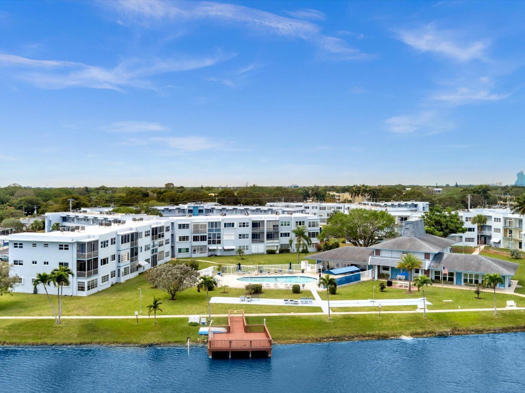 Photo of 2309 Park Lane #316, Hollywood, FL 33021 (MLS # B26077914)