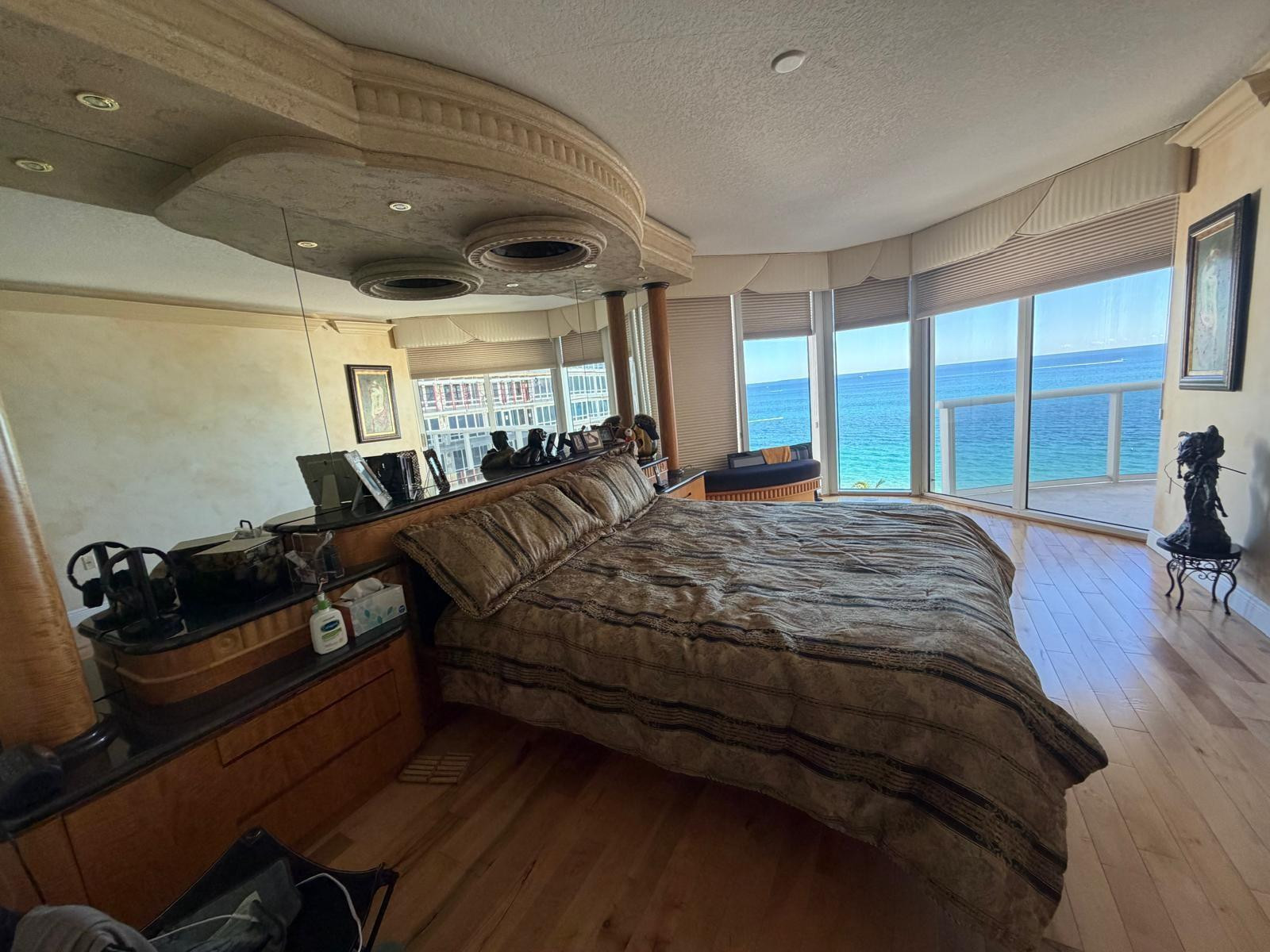 LAMBIANCE BEACH CONDO - Residential