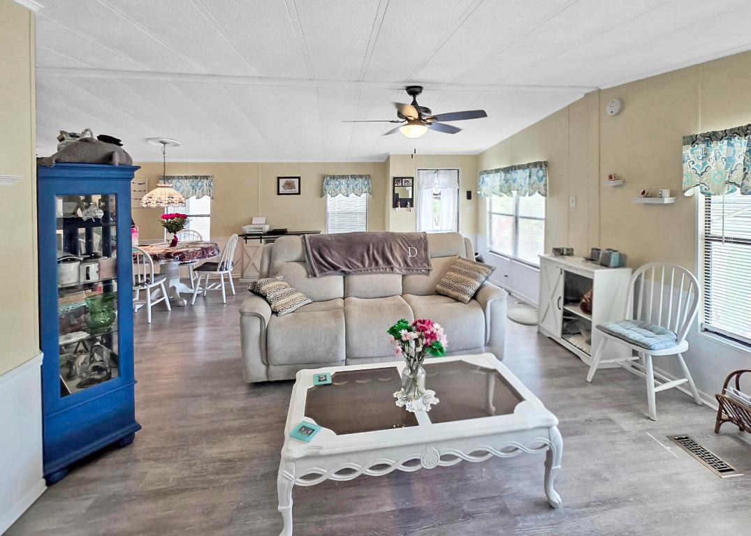 Spanish Lakes - Residential