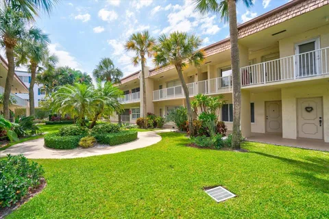 638 Snug Harbor Drive Unit E4, Boynton Beach, FL MLS: R11072805