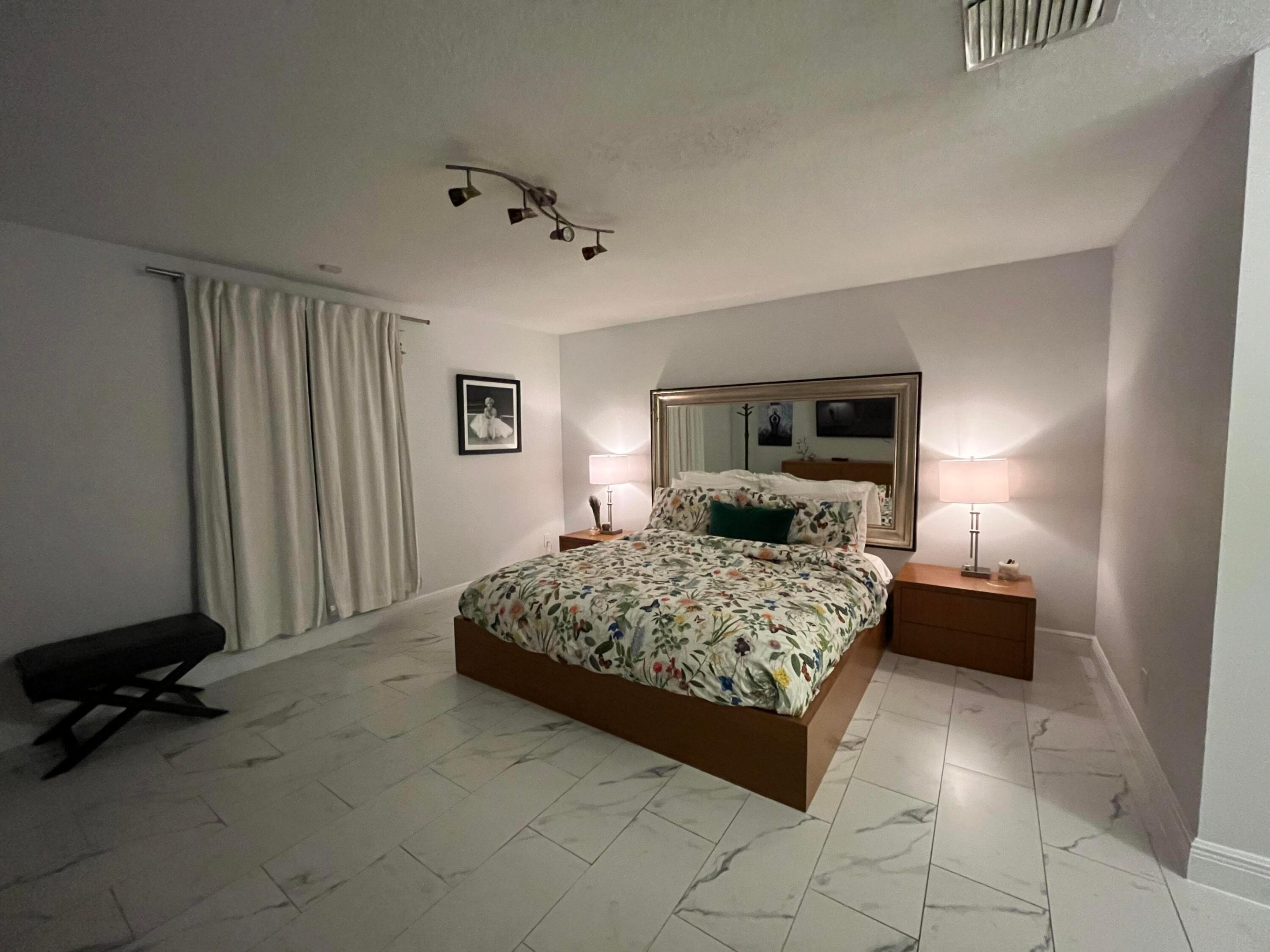 OAK HILL ESTATES - Residential Lease