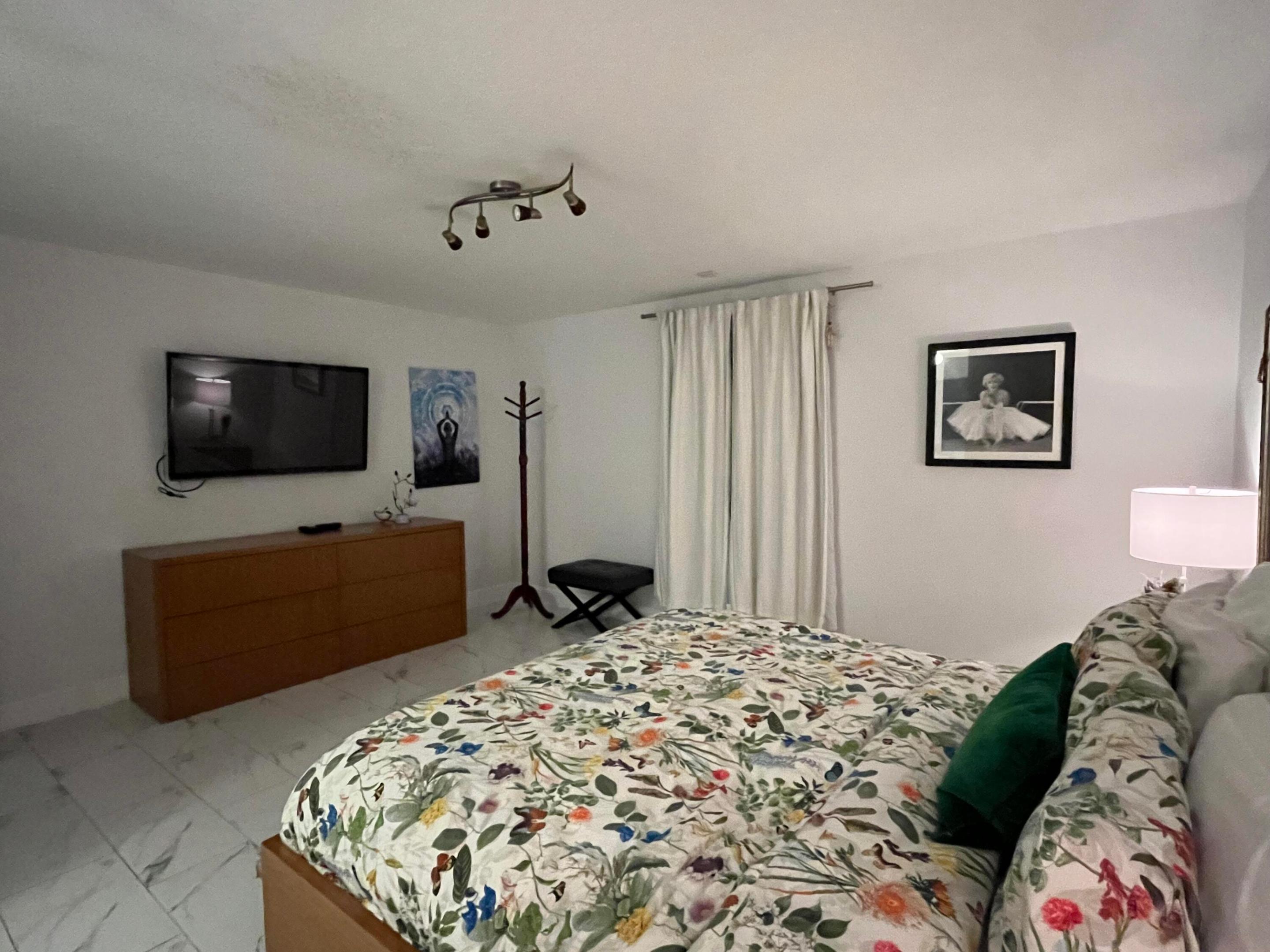 OAK HILL ESTATES - Residential Lease