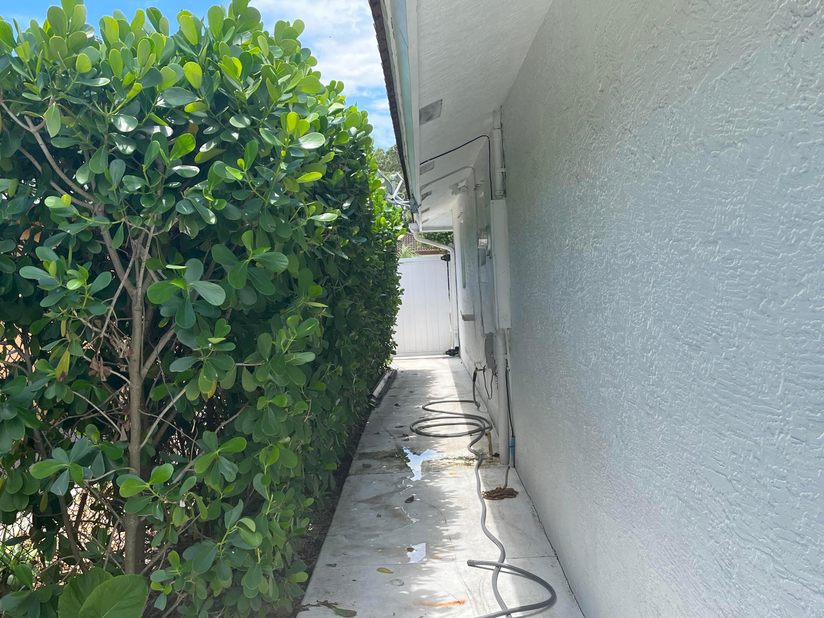 OAK HILL ESTATES - Residential Lease