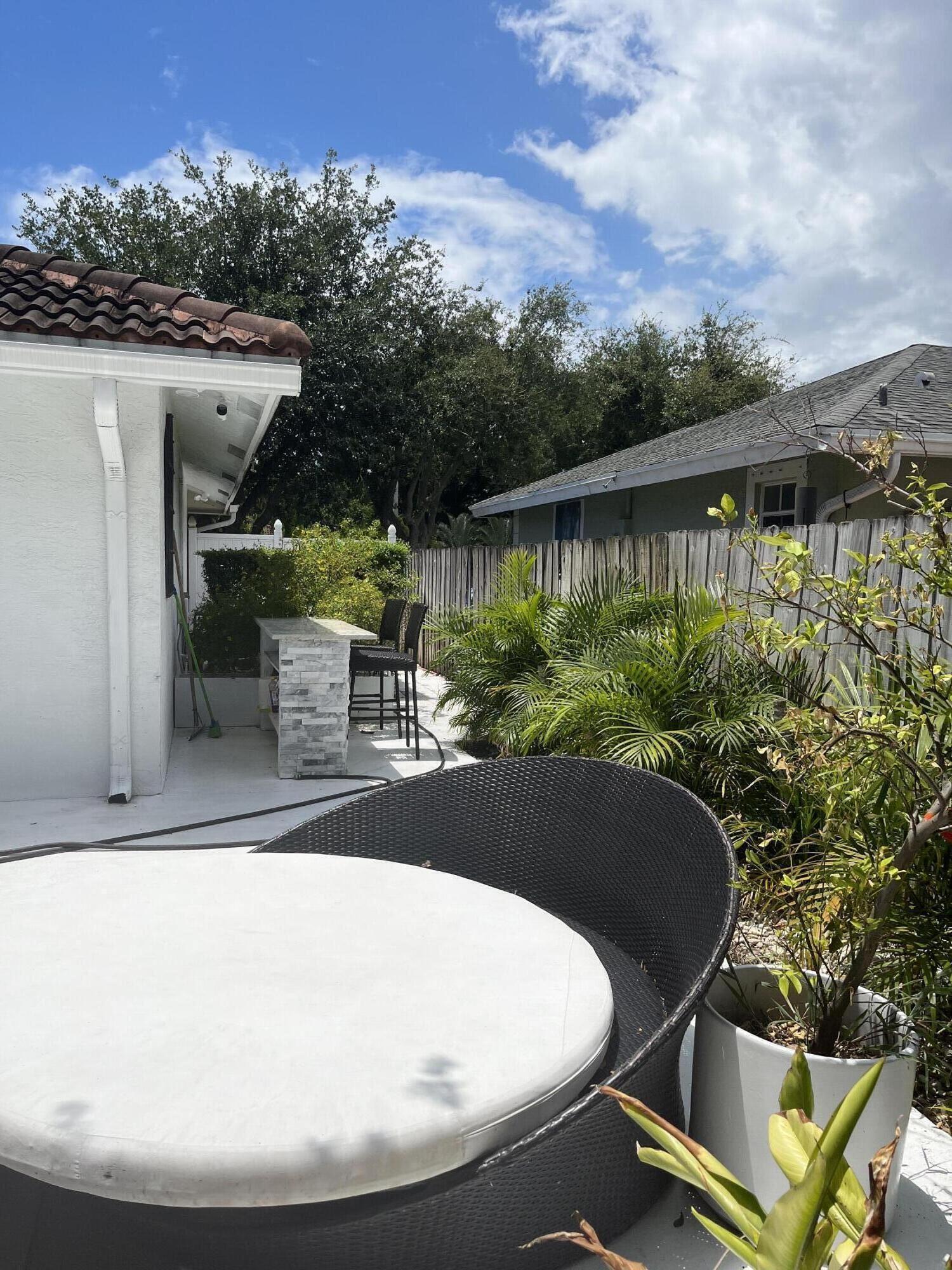 OAK HILL ESTATES - Residential Lease