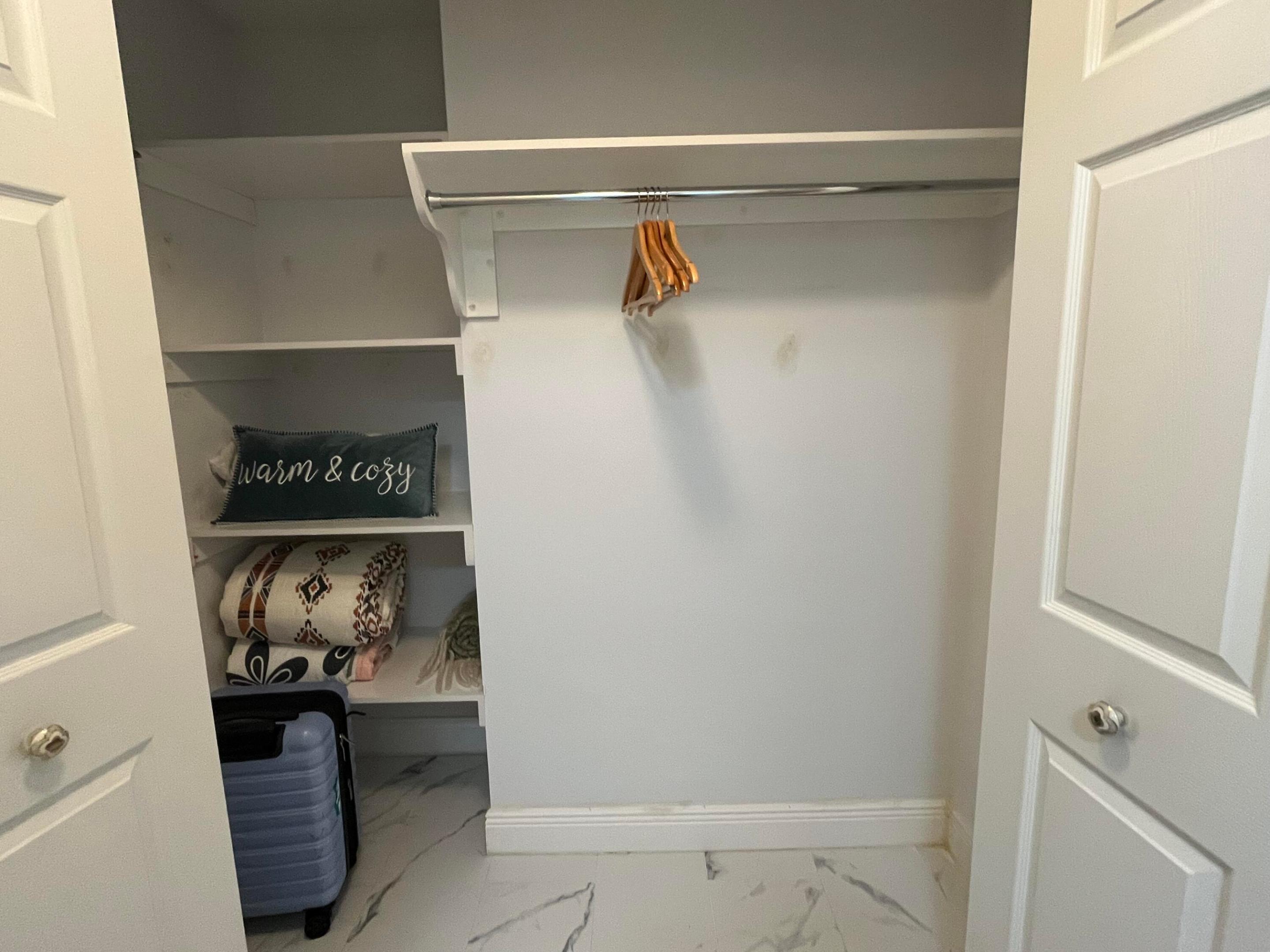 OAK HILL ESTATES - Residential Lease