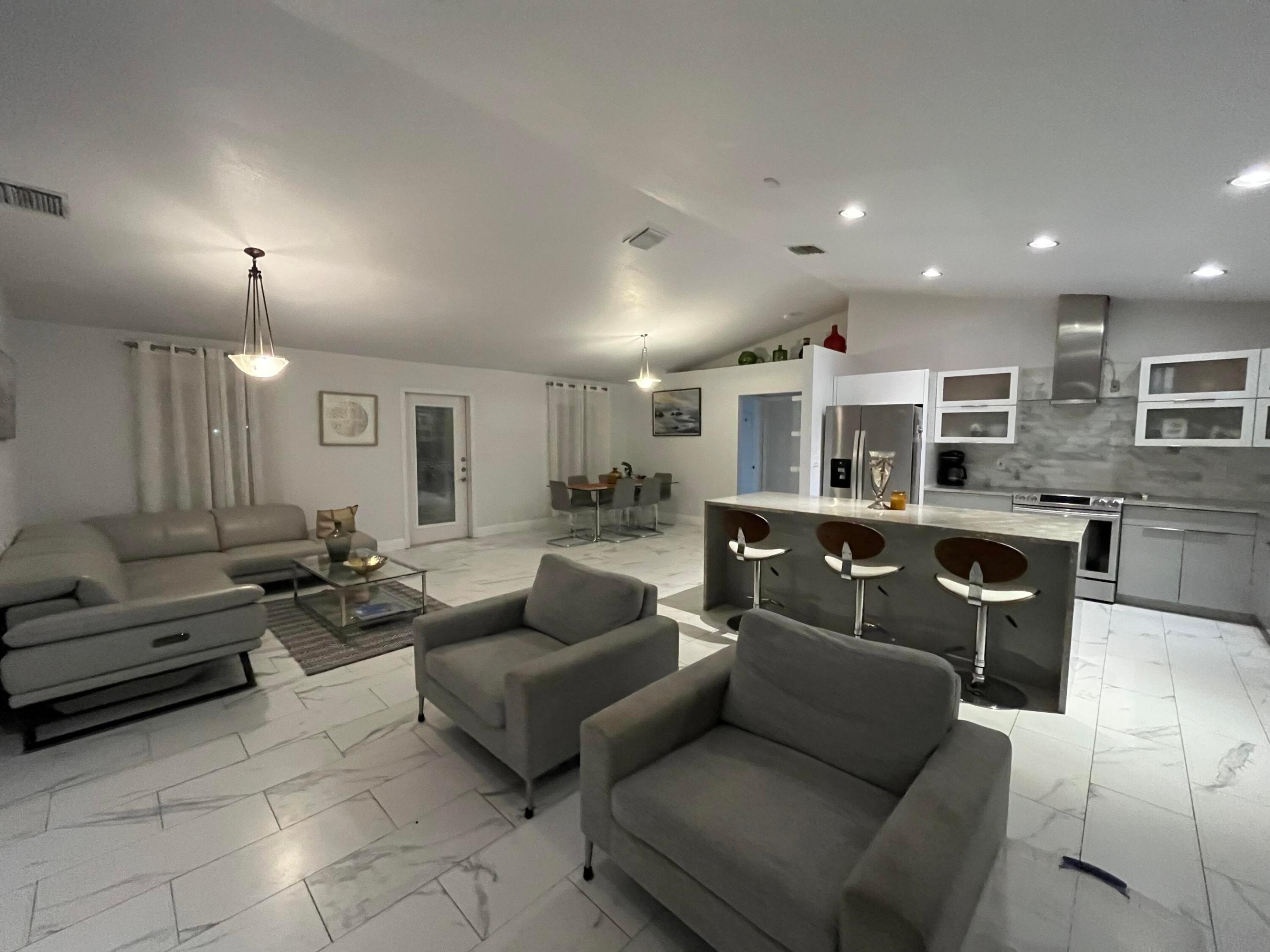 OAK HILL ESTATES - Residential Lease