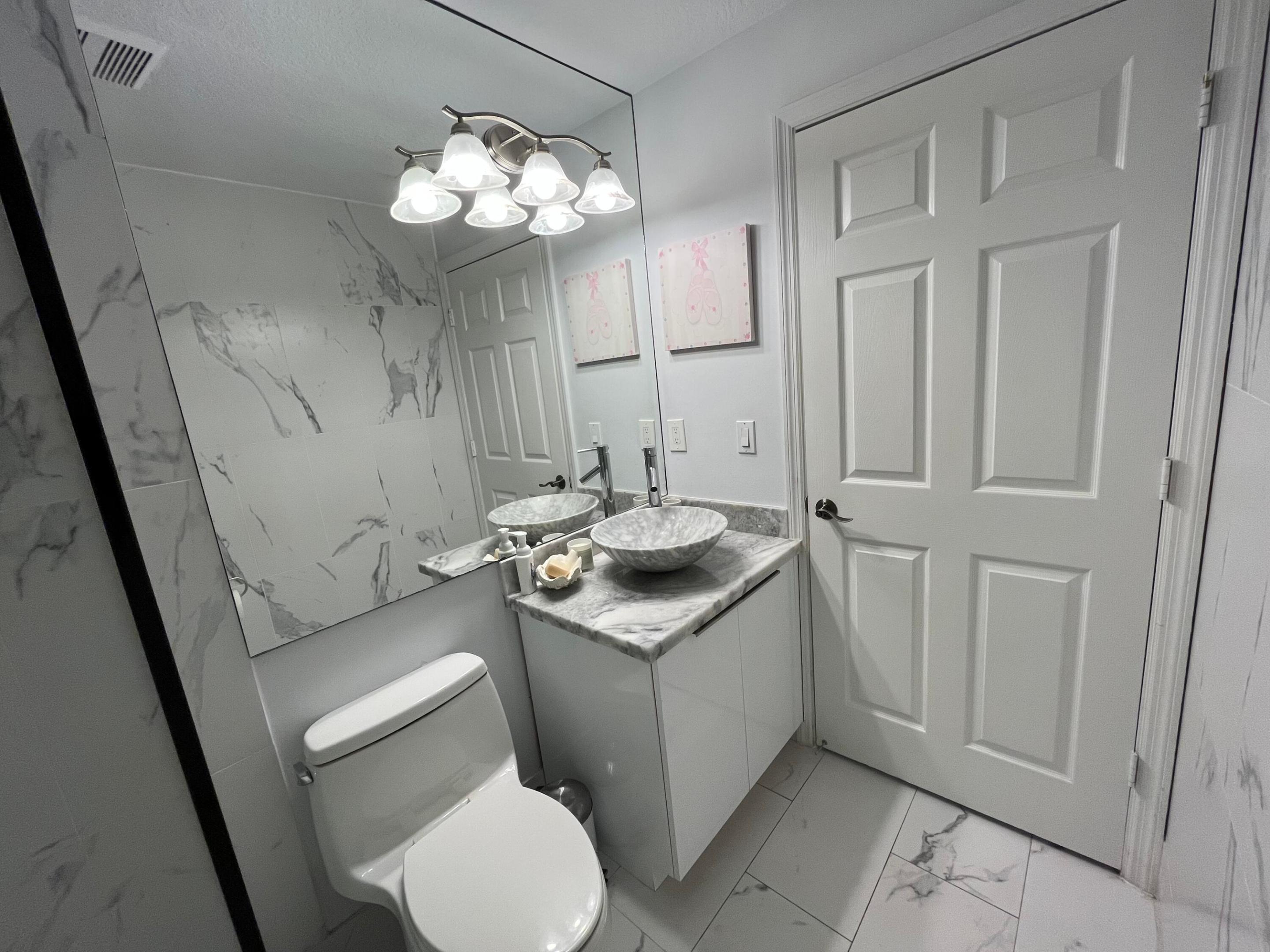 OAK HILL ESTATES - Residential Lease