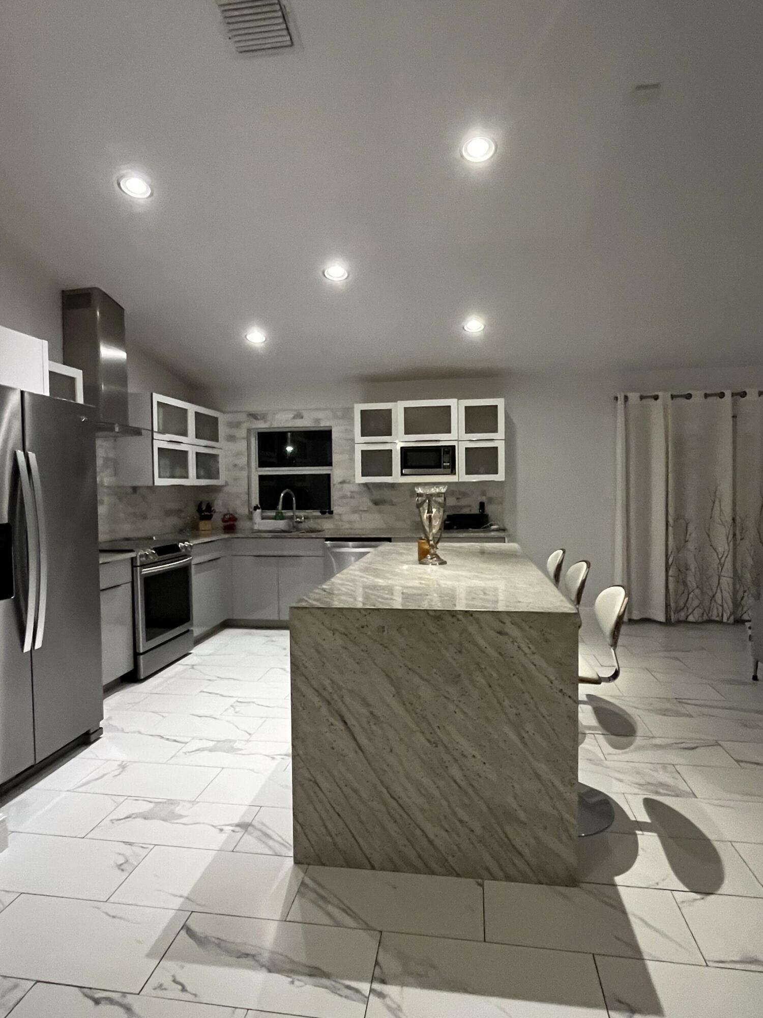 OAK HILL ESTATES - Residential Lease