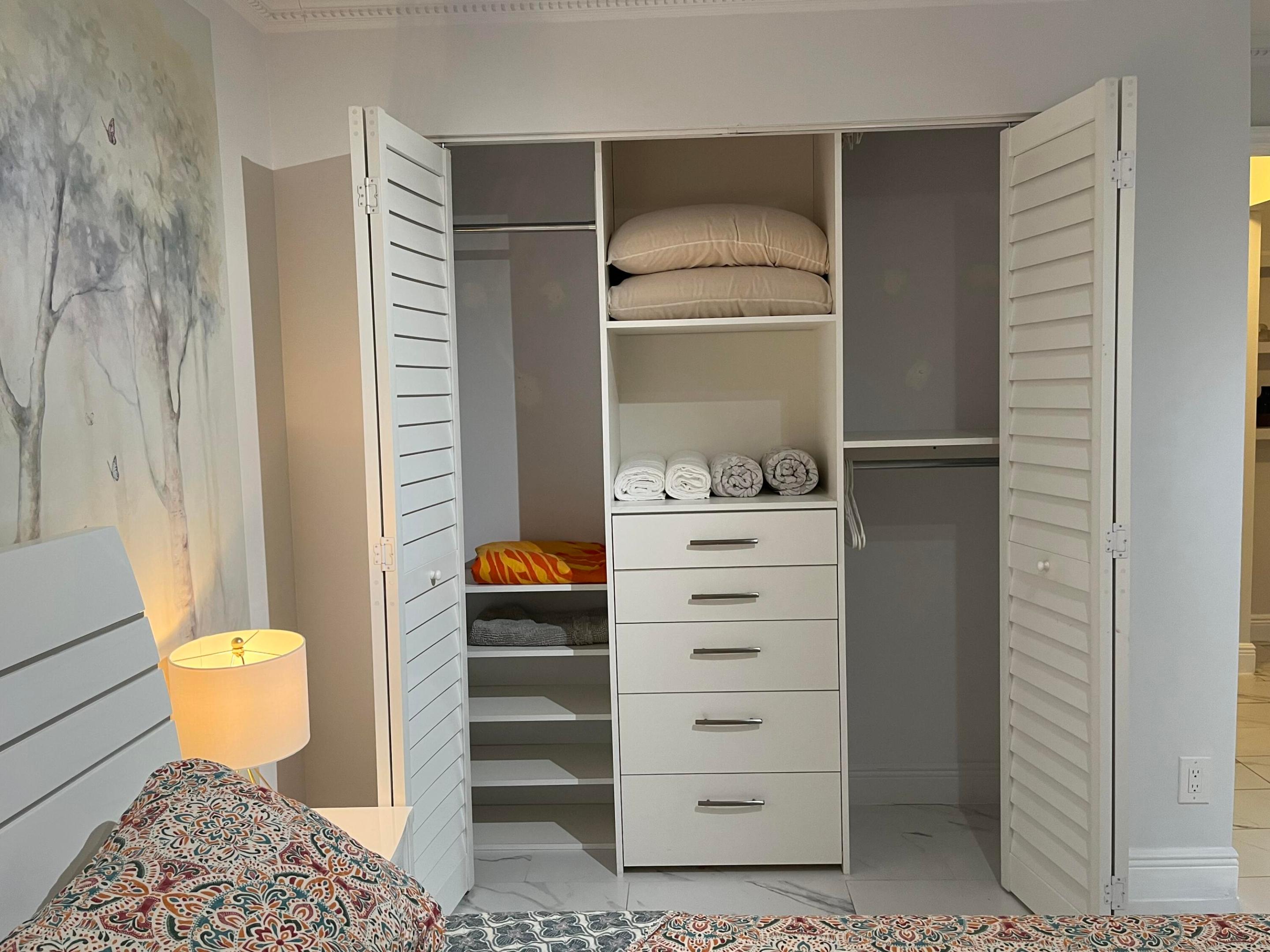 OAK HILL ESTATES - Residential Lease