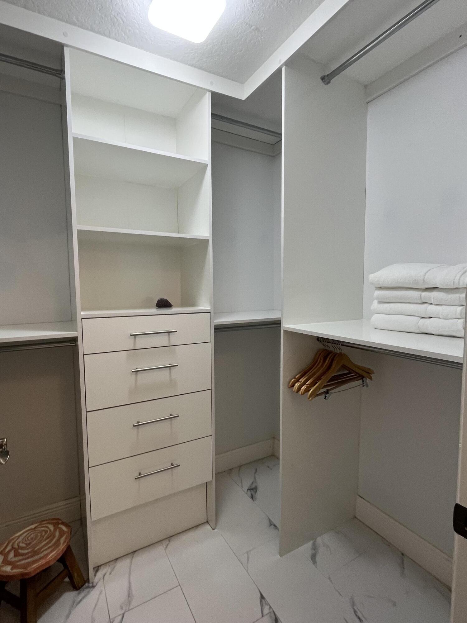 OAK HILL ESTATES - Residential Lease