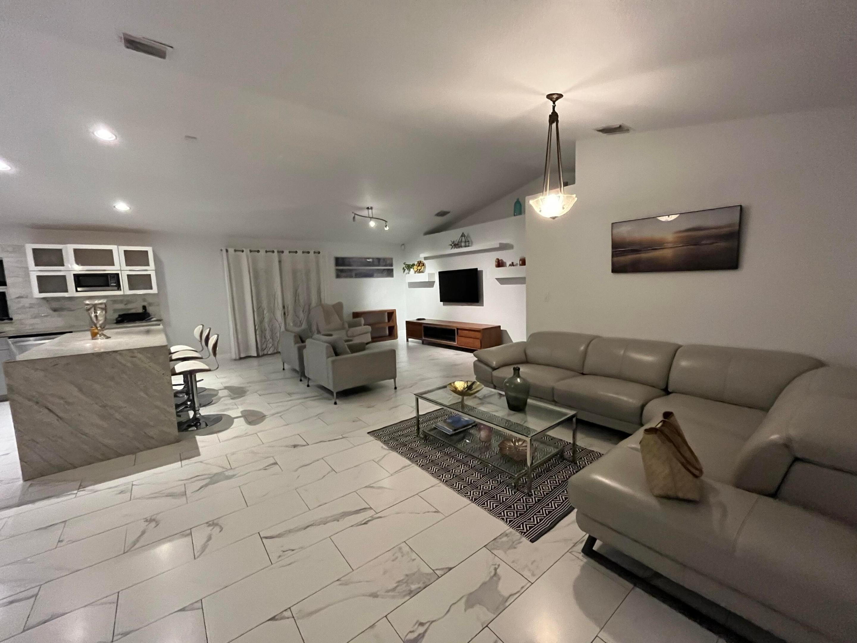 OAK HILL ESTATES - Residential Lease