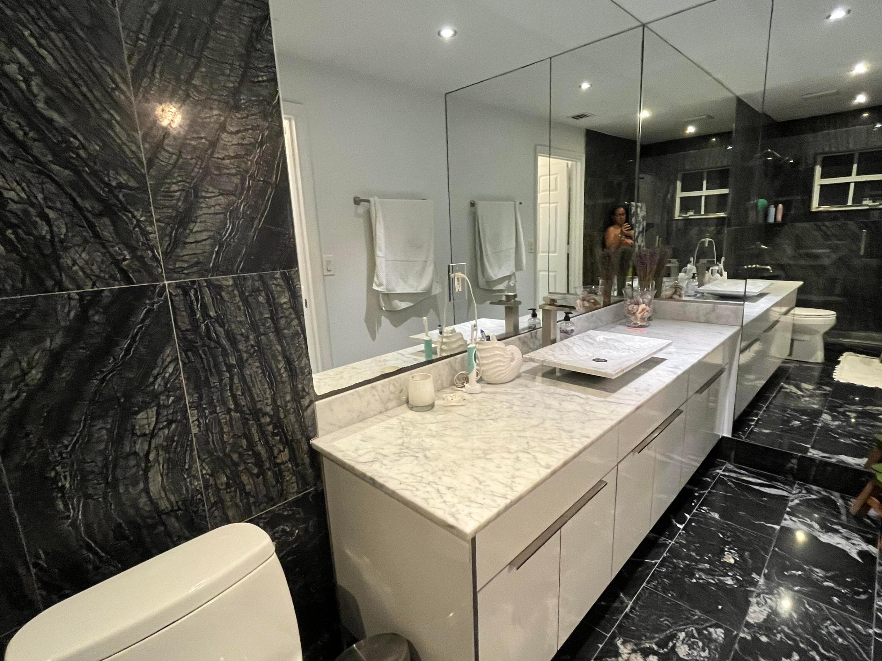 OAK HILL ESTATES - Residential Lease