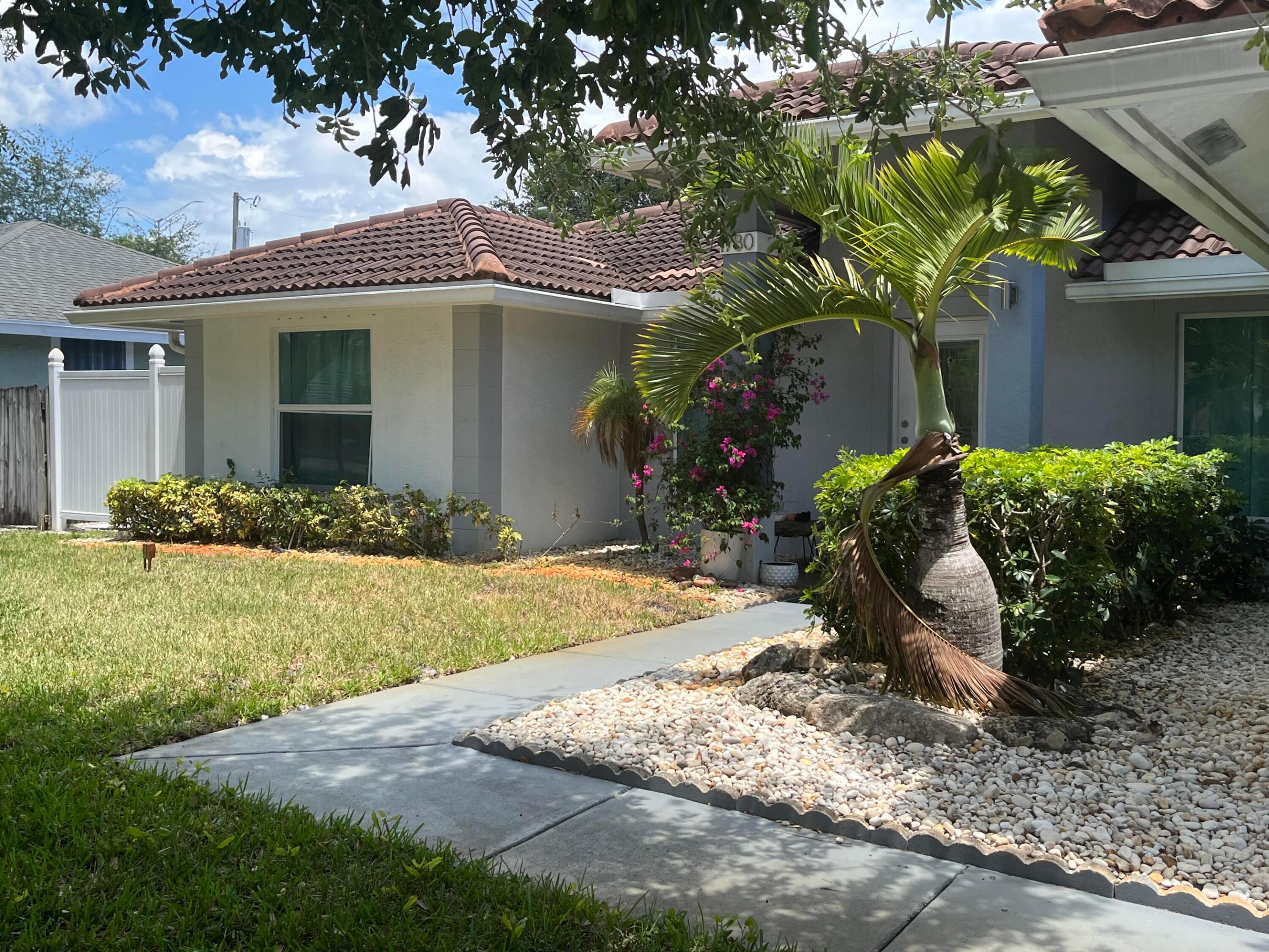 OAK HILL ESTATES - Residential Lease