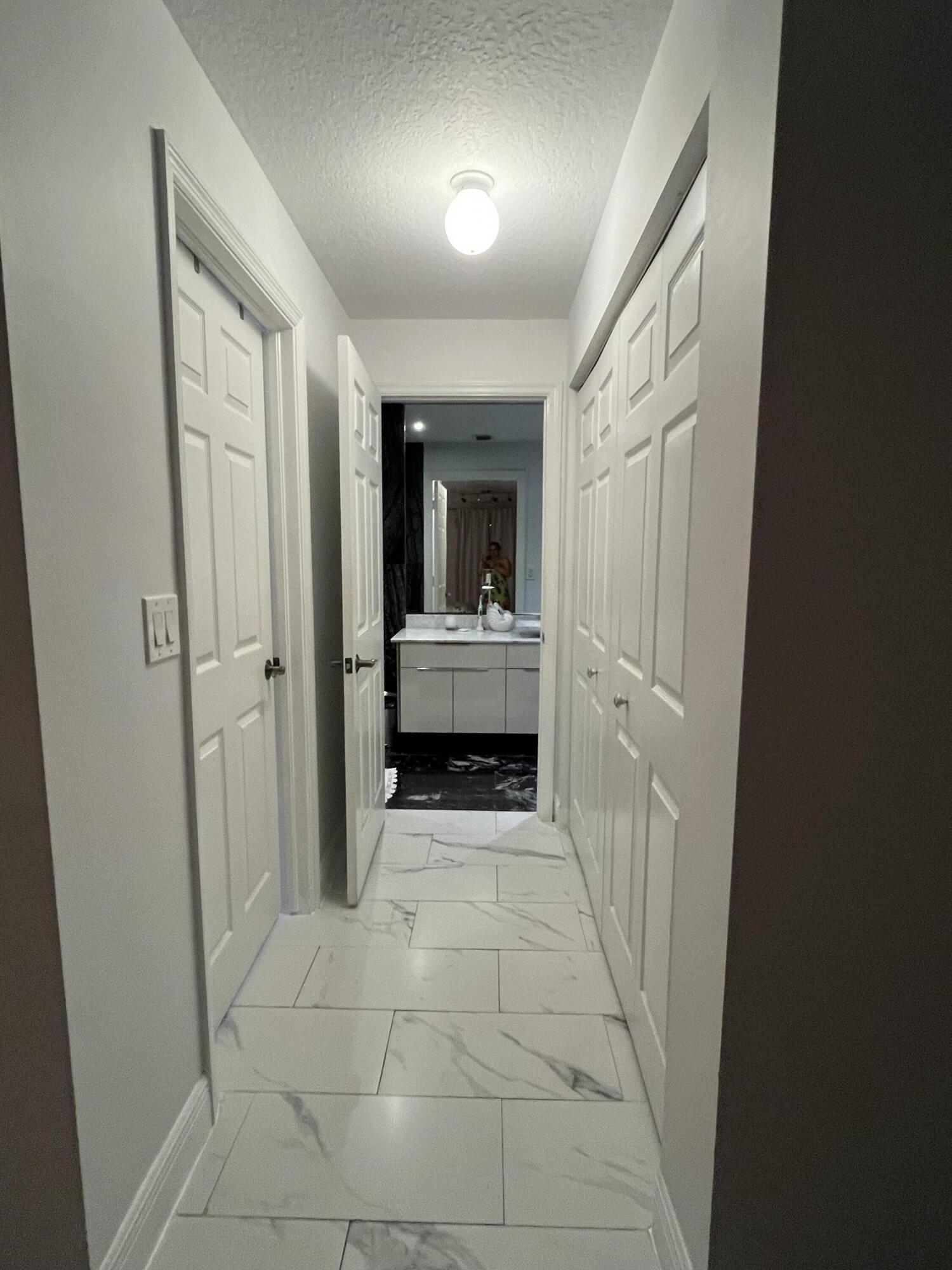 OAK HILL ESTATES - Residential Lease