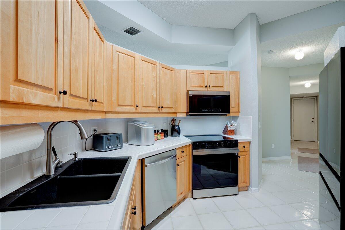 ANDOVER AT WYCLIFFE CONDO - Residential Lease