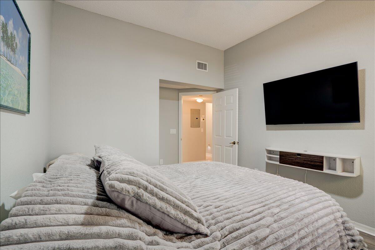 ANDOVER AT WYCLIFFE CONDO - Residential Lease