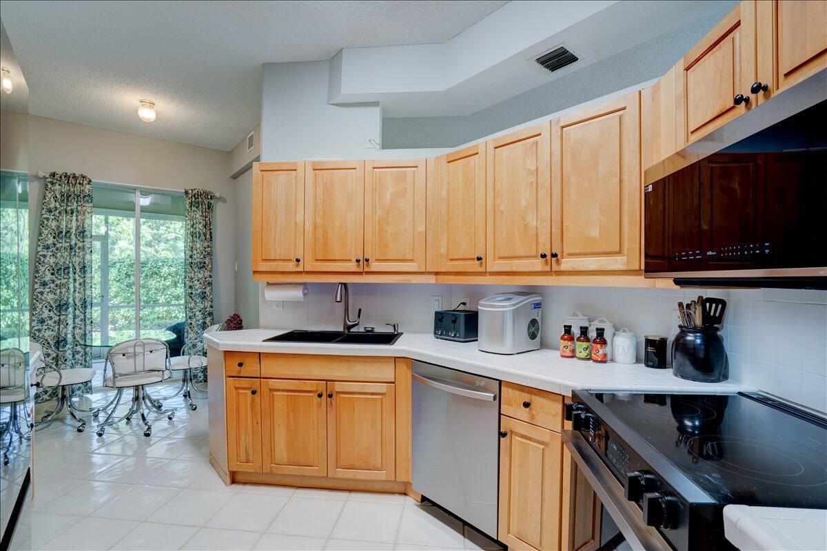 ANDOVER AT WYCLIFFE CONDO - Residential Lease