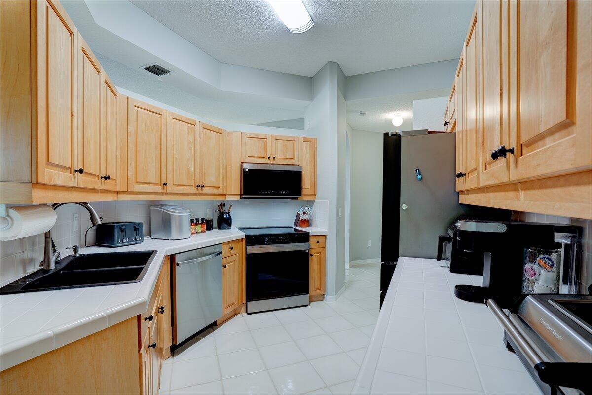 ANDOVER AT WYCLIFFE CONDO - Residential Lease