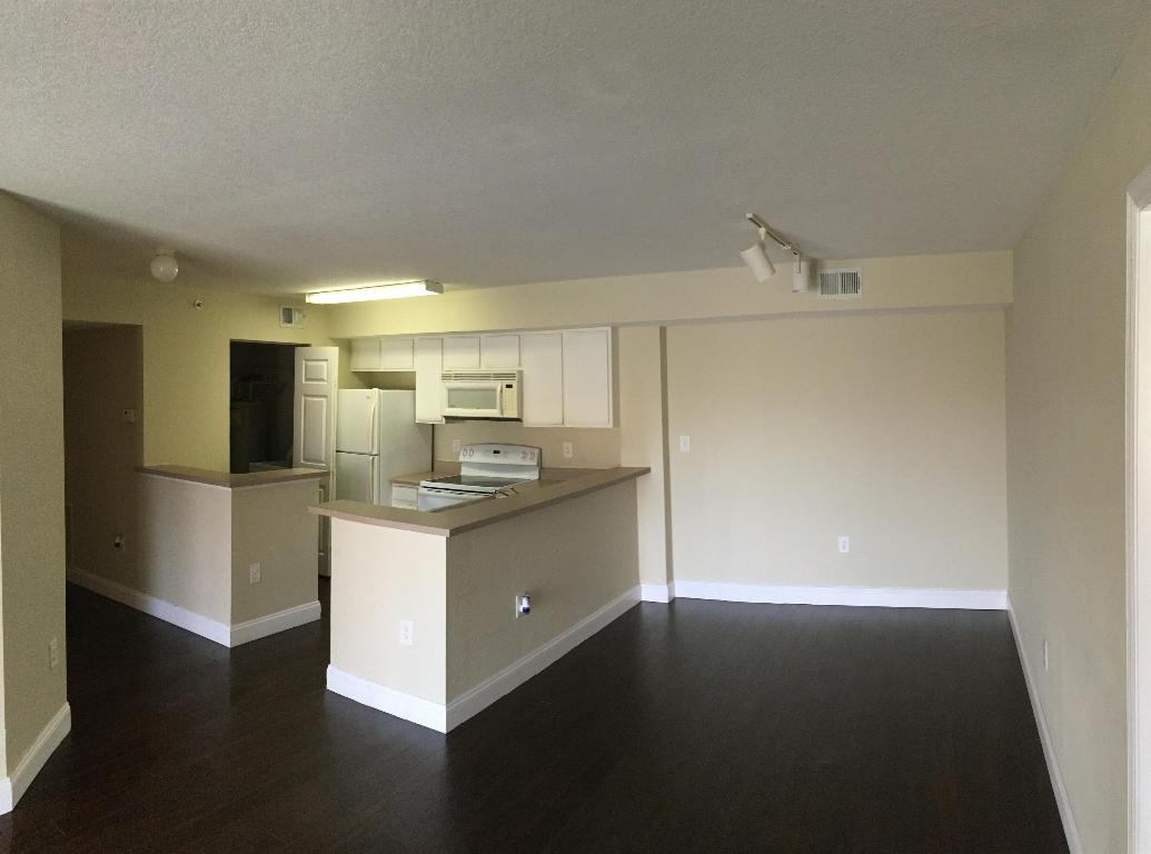 THE CLUB AT ST LUCIE WEST, A CONDOMINIUM - Residential Lease