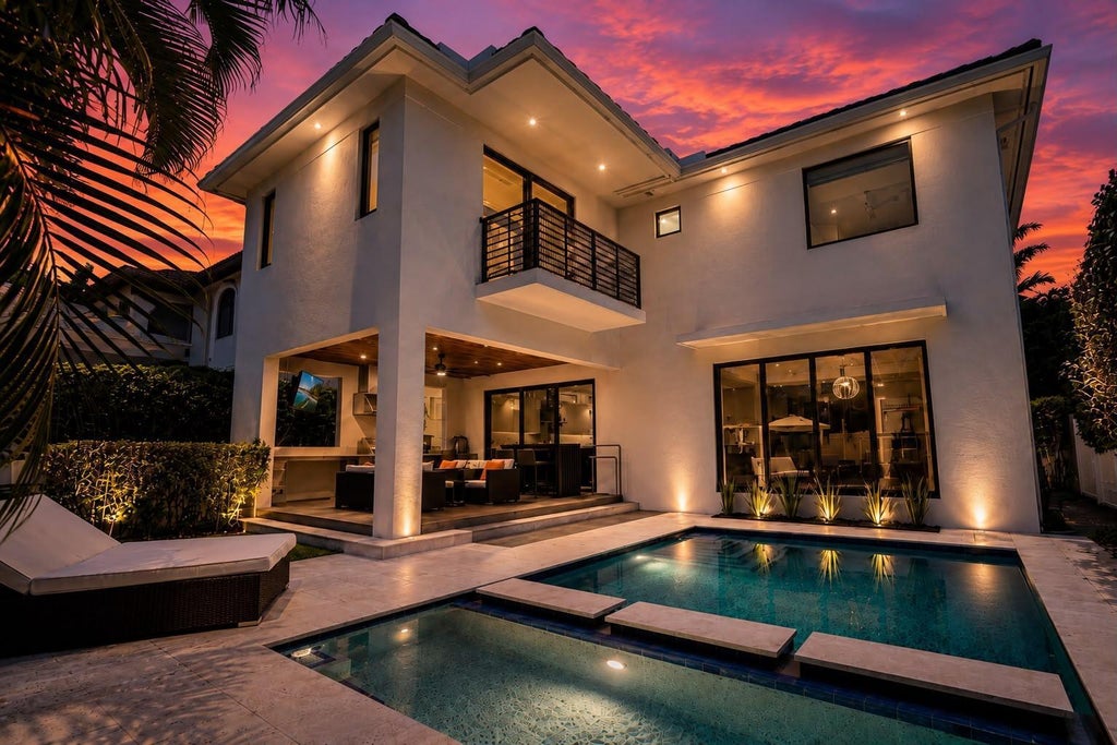 Photo of 918 SE 8th Street, Fort Lauderdale, FL 33316 (MLS # B26039799)