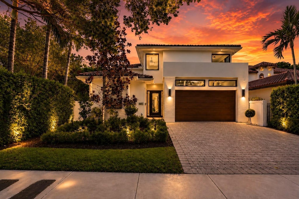 Photo of 918 SE 8th Street, Fort Lauderdale, FL 33316 (MLS # B26039799)