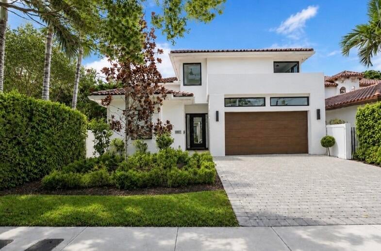 Photo of 918 SE 8th Street, Fort Lauderdale, FL 33316 (MLS # B26039799)