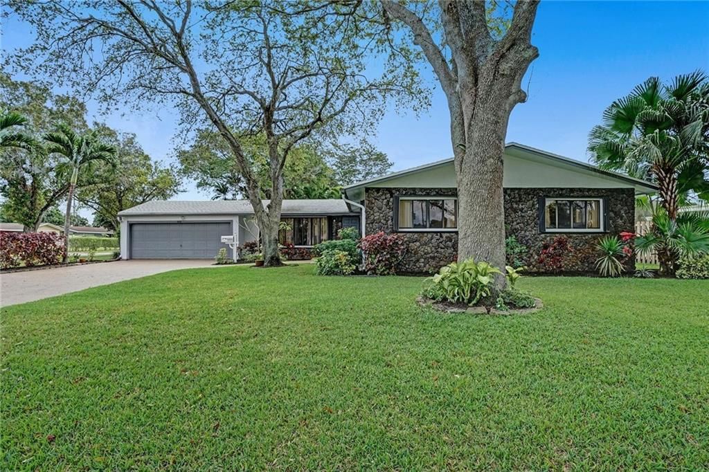 Photo of 888 Petunia Dr, Plantation, FL 33317 (MLS # F10321605)