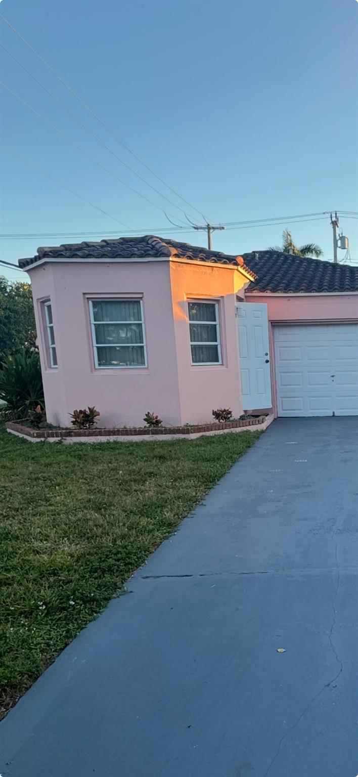 HOLLYWOOD - Residential