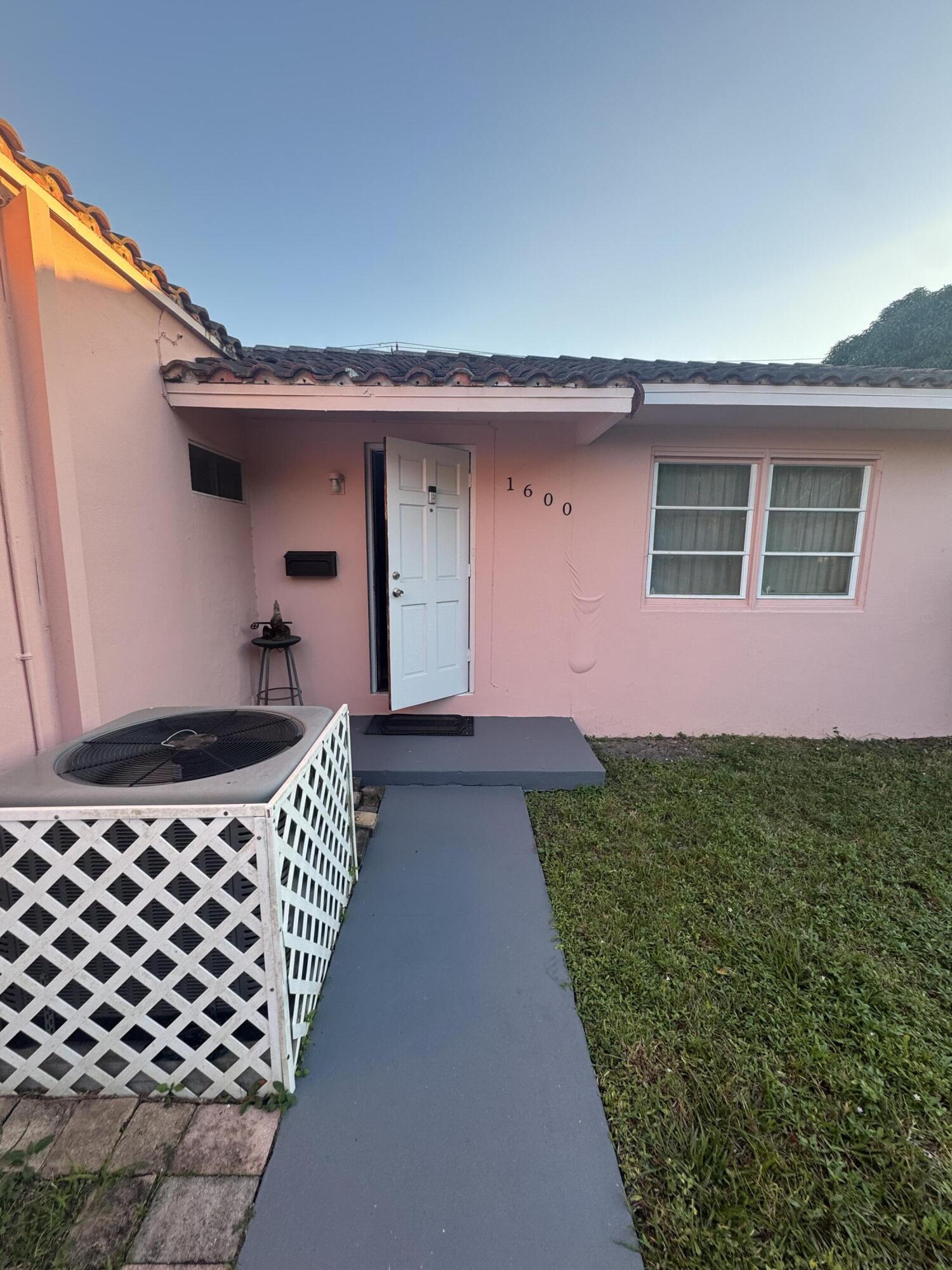 HOLLYWOOD - Residential