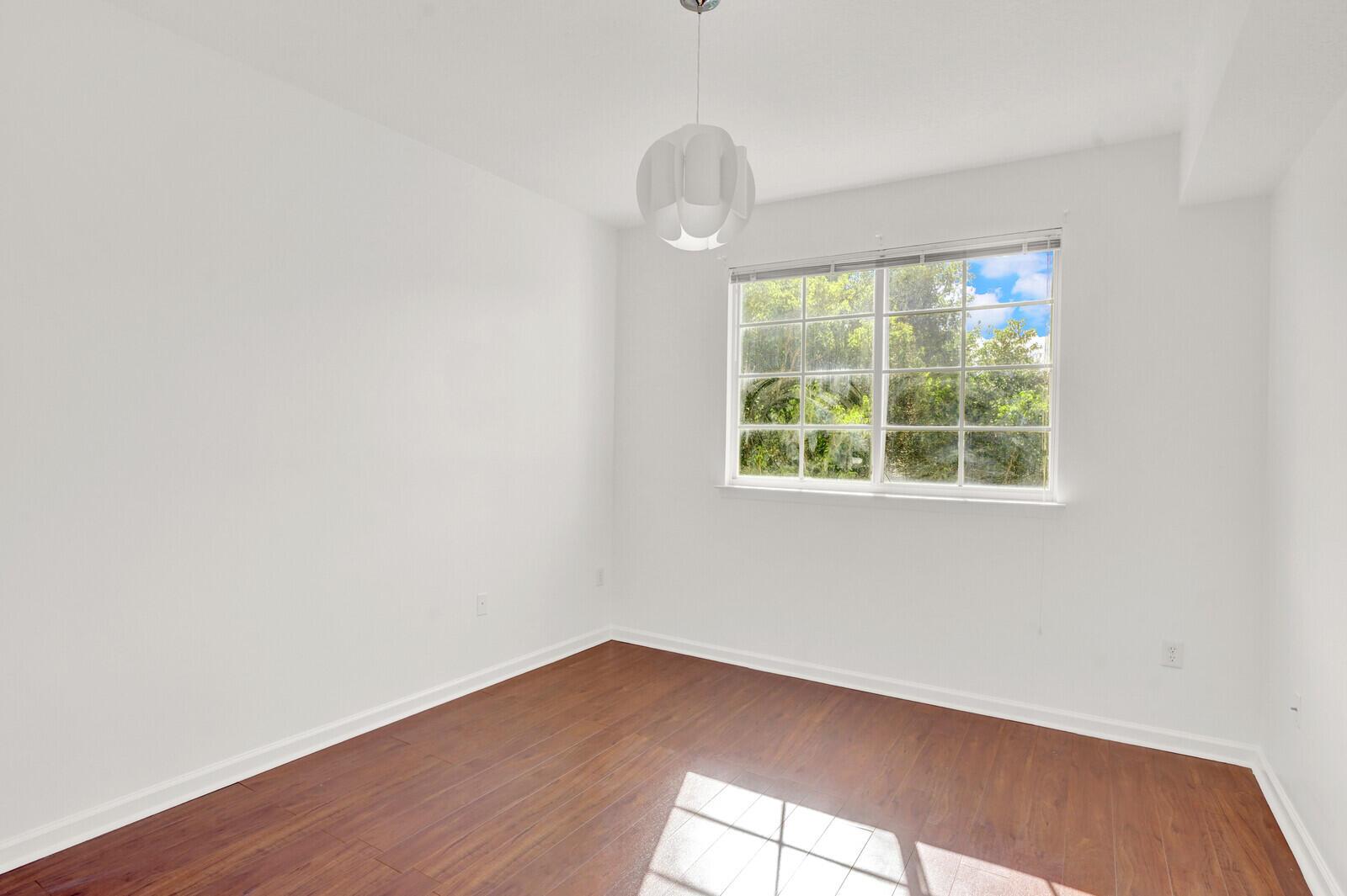 MEZZANO CONDO - Residential