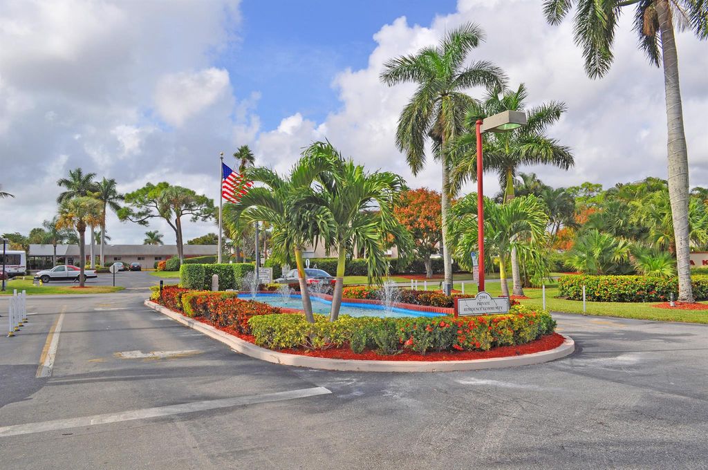 Photo of 2812 S Garden Drive #206, Lake Worth, FL 33461 (MLS # R10998238)