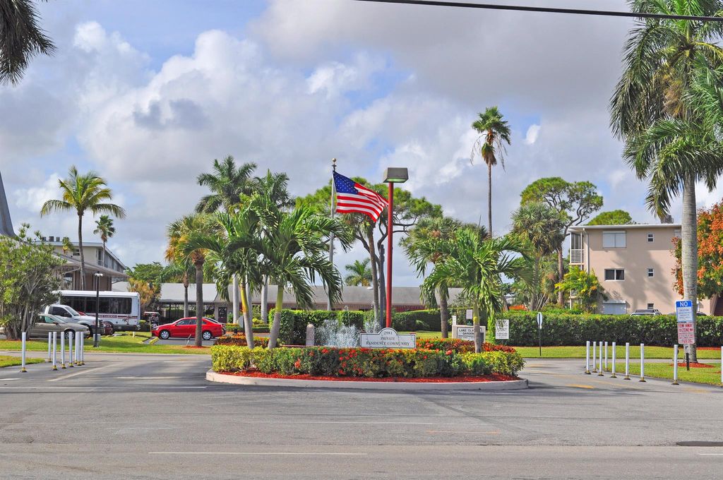 Photo of 2812 S Garden Drive #206, Lake Worth, FL 33461 (MLS # R10998238)