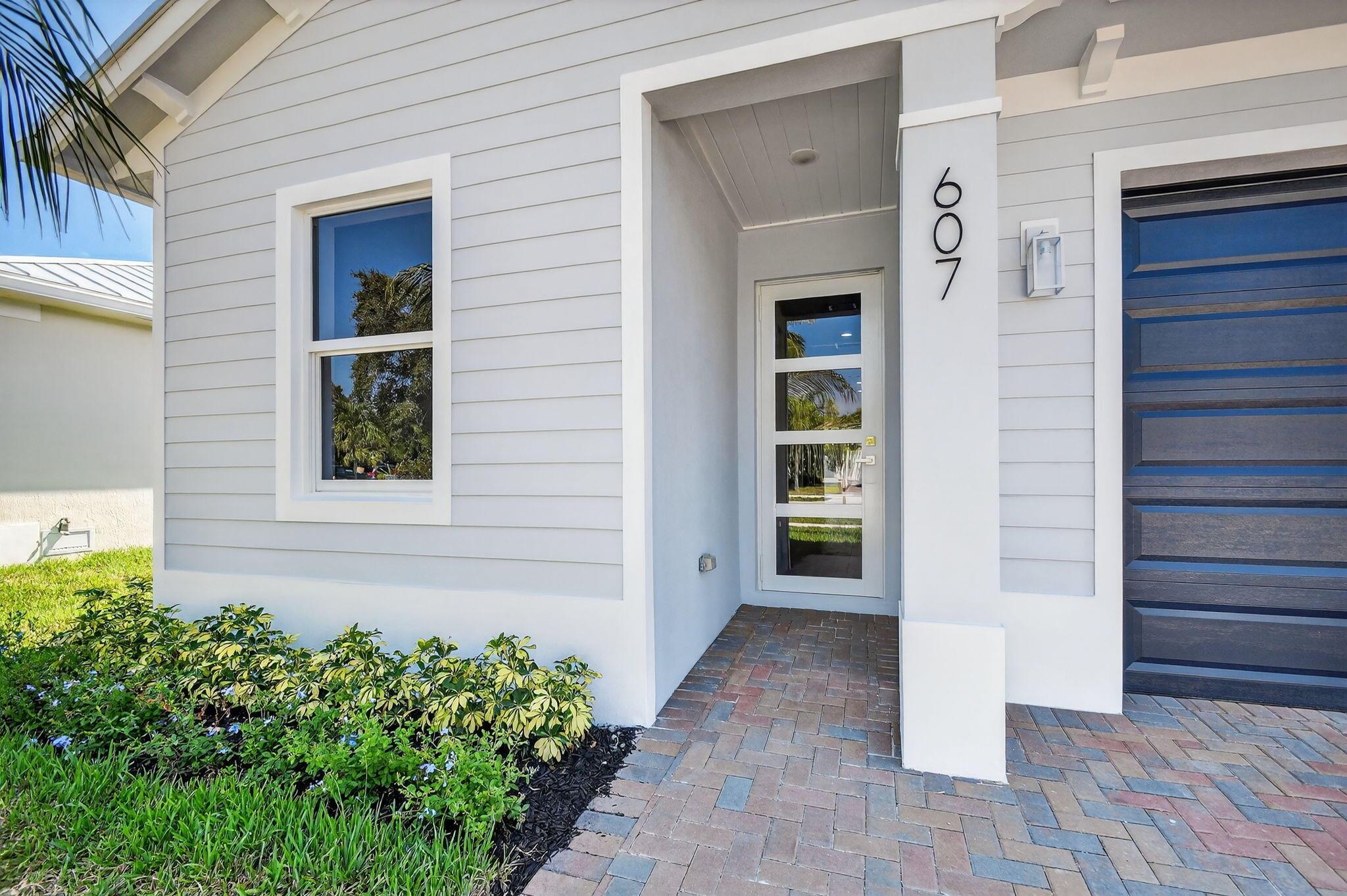 607 N Loxahatchee Drive