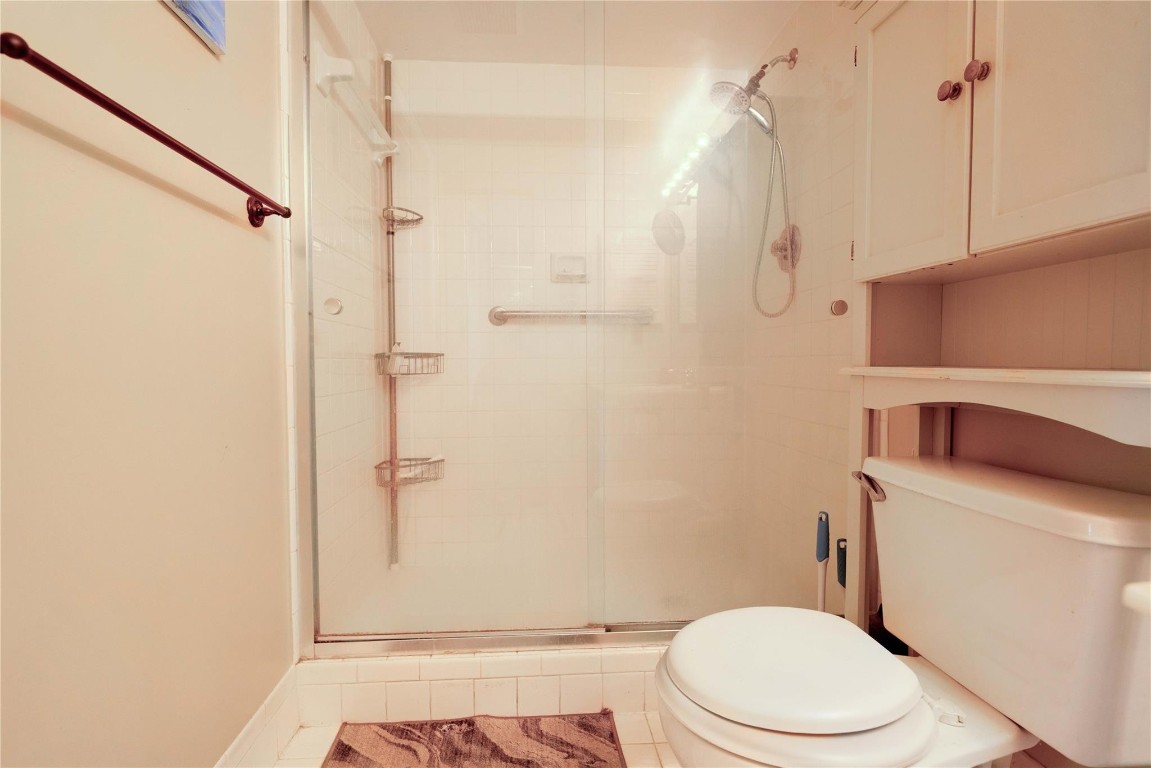 NEW HAMPTON AT CENTURY VI - Residential Lease