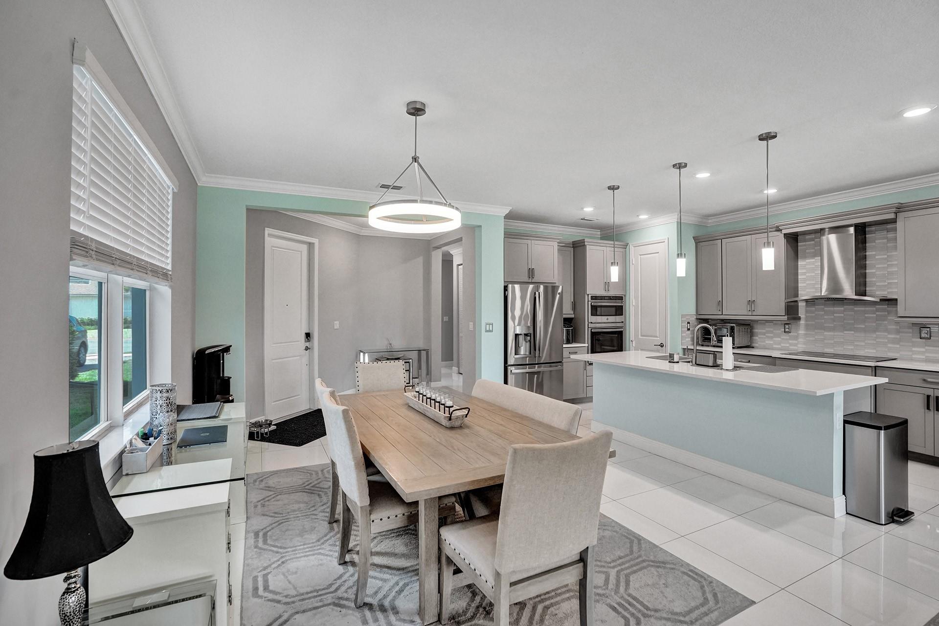 CRYSTAL LAKE 1ST SEC - Residential