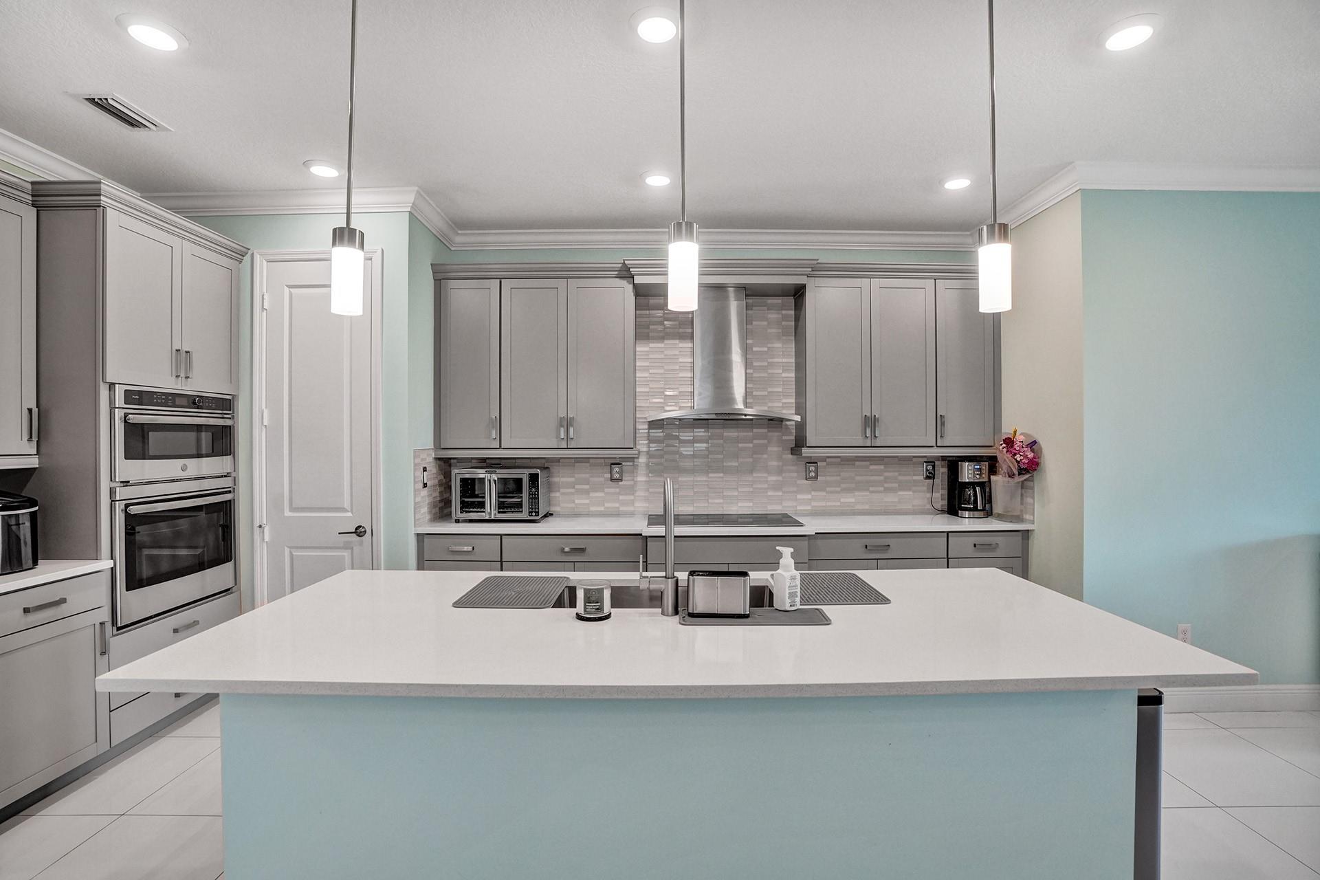 CRYSTAL LAKE 1ST SEC - Residential