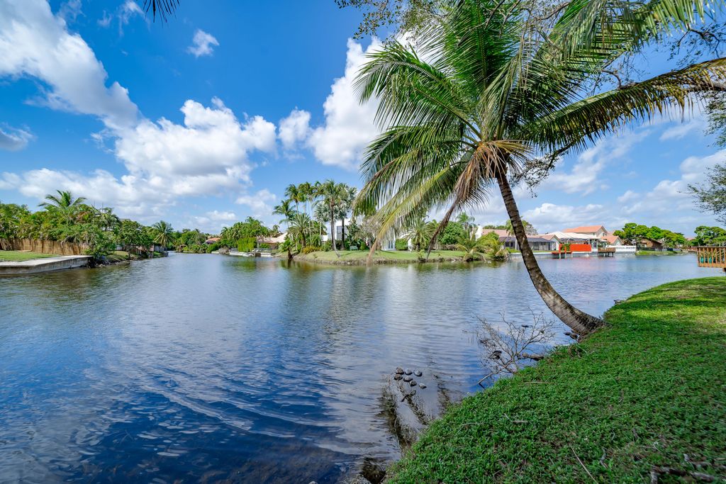 Photo of 9881 Fairway Cove Lane, Plantation, FL 33324 (MLS # R10777740)