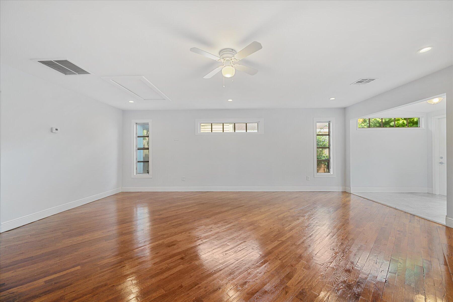 714 W Lakewood Road B