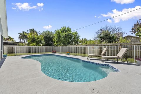 Tiny photo for 1202 SE Mcfarlane AVE, Port Saint Lucie, FL 34952 (MLS # B26054214)