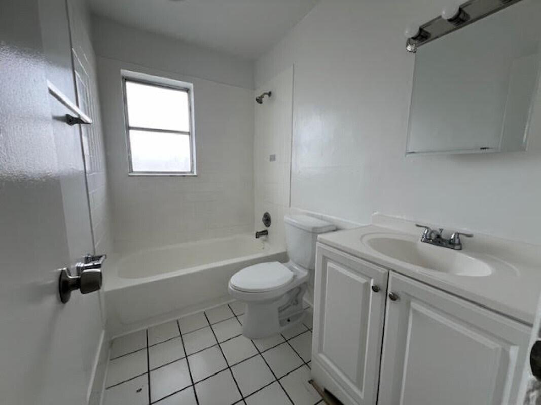 FOREST HILL CLUB  CONDOMI - Residential Lease