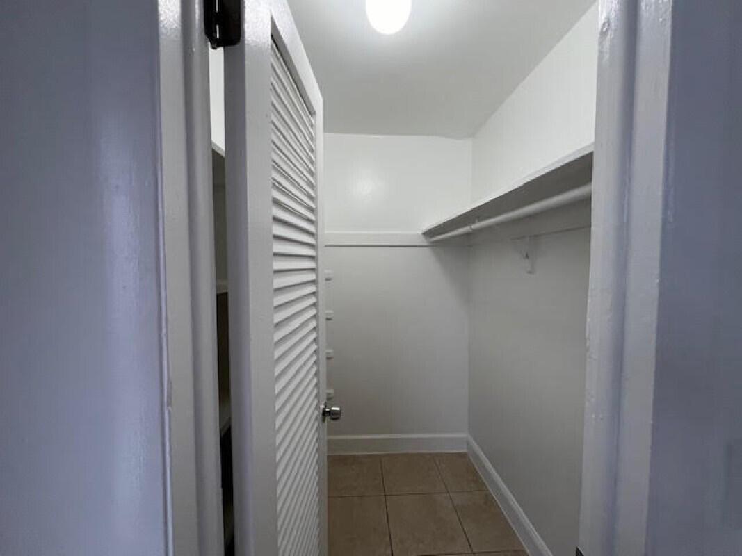 FOREST HILL CLUB  CONDOMI - Residential Lease