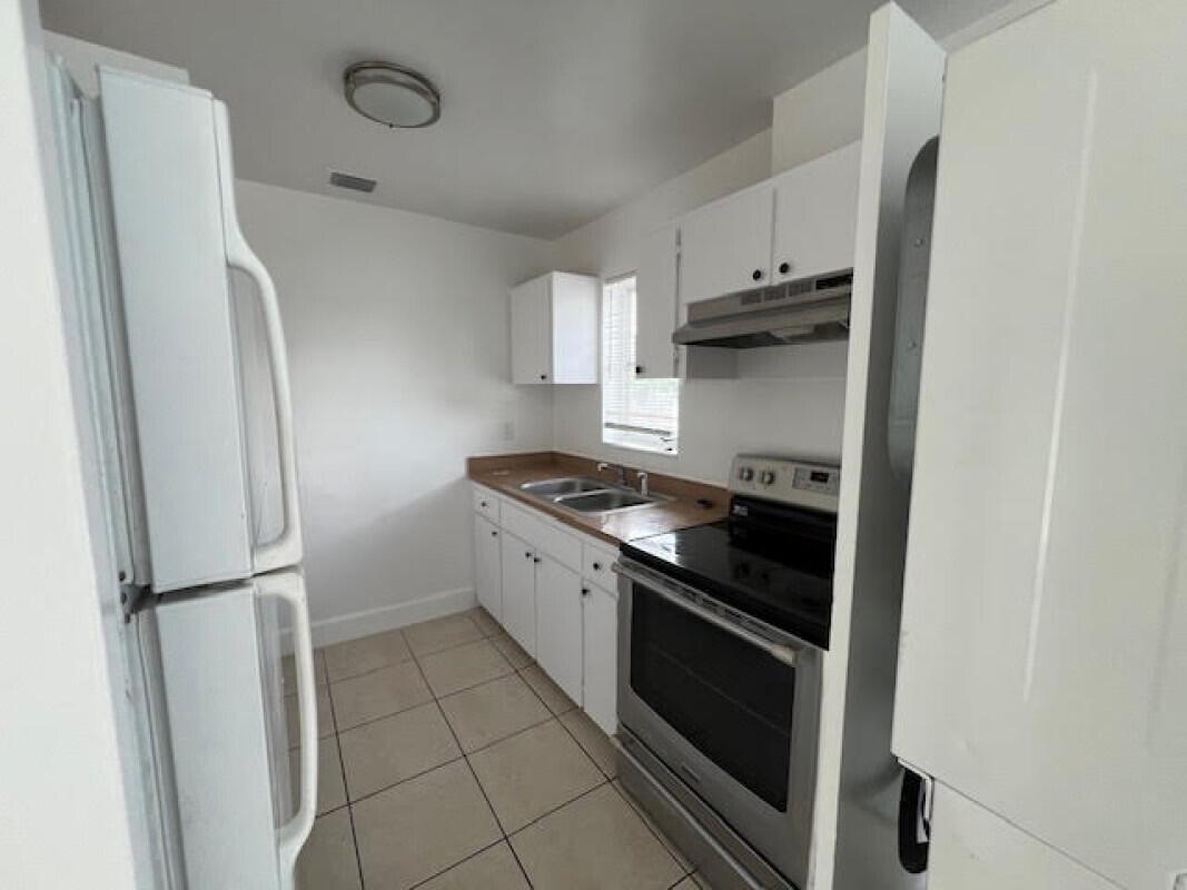 FOREST HILL CLUB  CONDOMI - Residential Lease