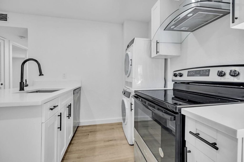 Photo of 1015 NE 17th Avenue #201, Fort Lauderdale, FL 33304 (MLS # F10544694)